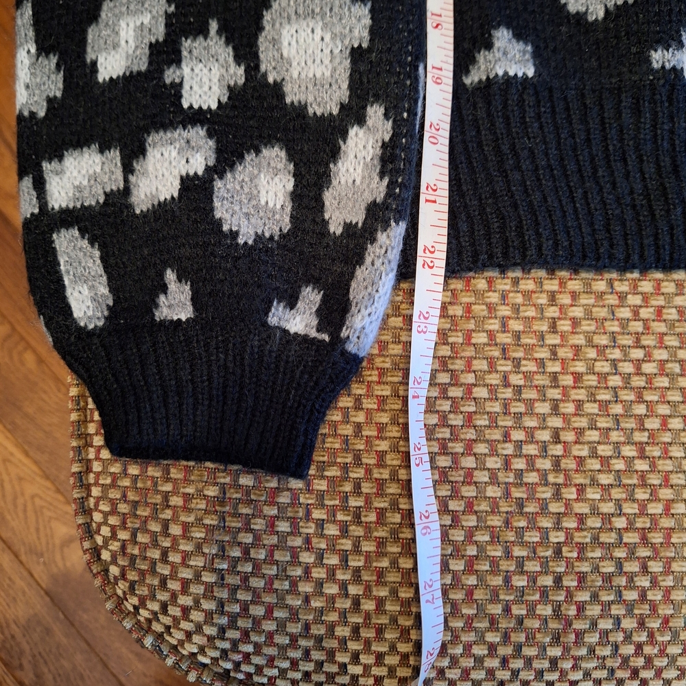 Scoop Stylish Black Gray and White Patterned Cropped Cardigan Bundle 3/$15 - Picture 7 of 11